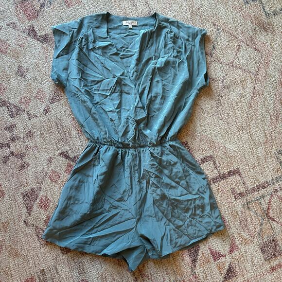 ARITZIA BABATON Corbett Silk Romper Light Jade Size S Preppy Luxe Classic Chic - Picture 1 of 12